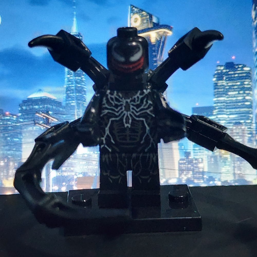 Spiderman Venom buildingblock mini figure with stand - Picture 2 of 3